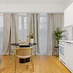 Tempus Te Aparts With Balcony 아파트 *