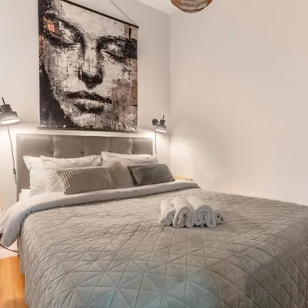 Tempus Te Aparts With Balcony Apartment